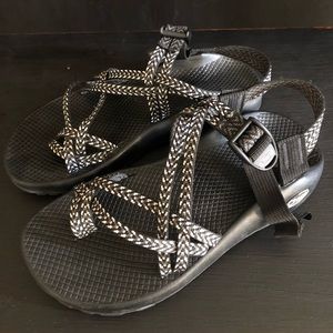 *Like New* Chaco Z Cloud Prong Black Sandals Sz 8